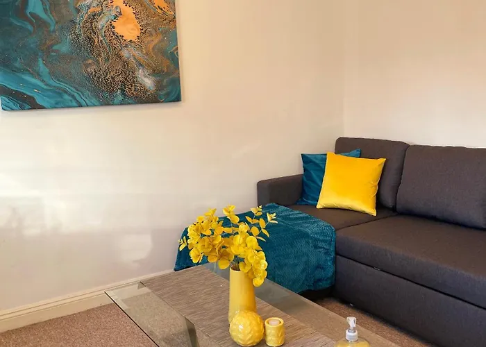 Elegant Serviced Apartment With Parking In Oxford