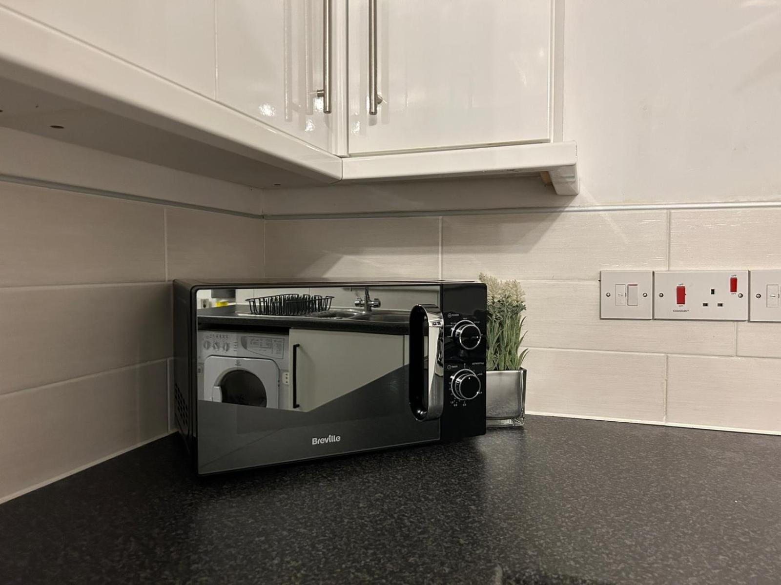 Elegant Serviced With Parking In Apartament