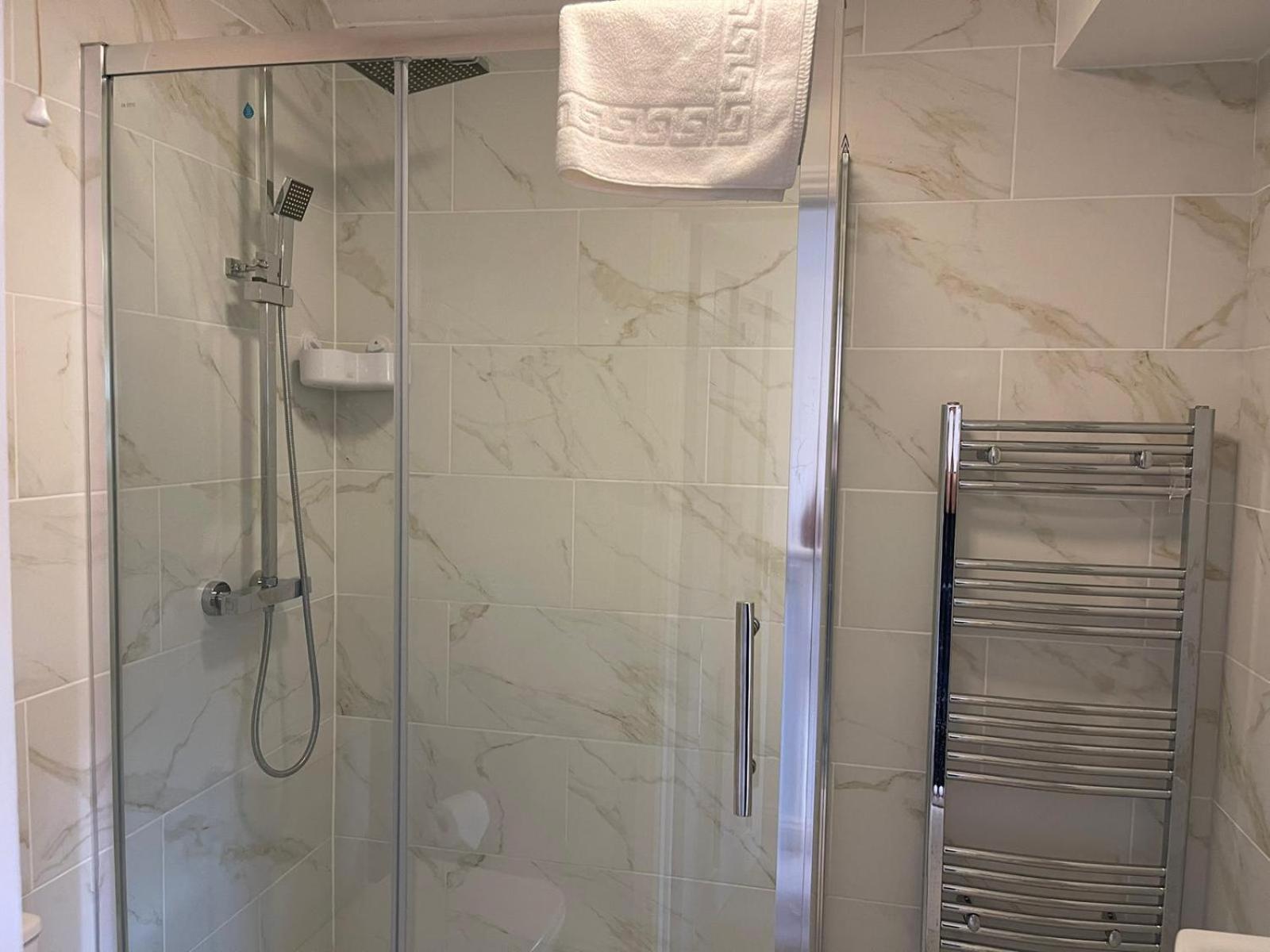 Elegant Serviced With Parking In Apartament *