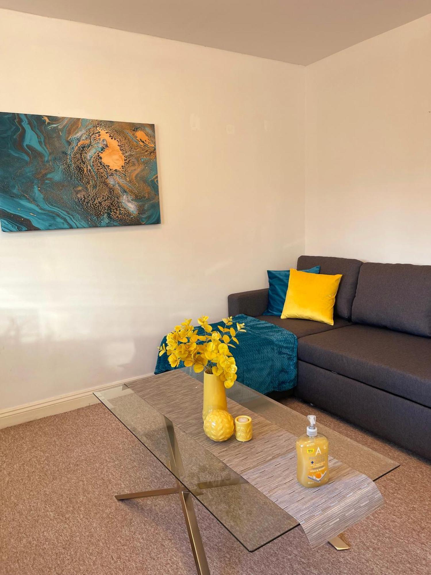 Apartament Elegant Serviced With Parking In